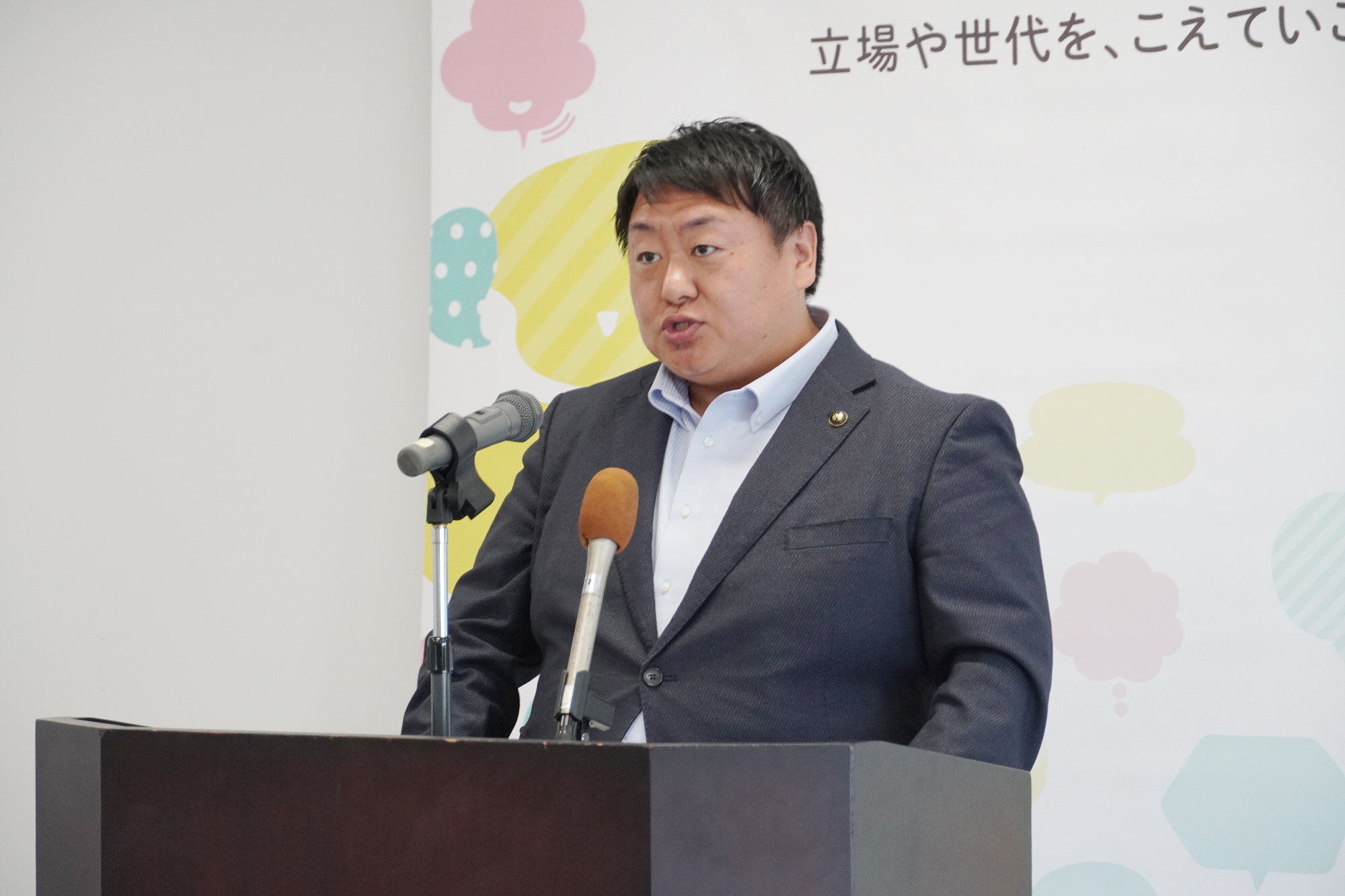 定例会見を行う市長