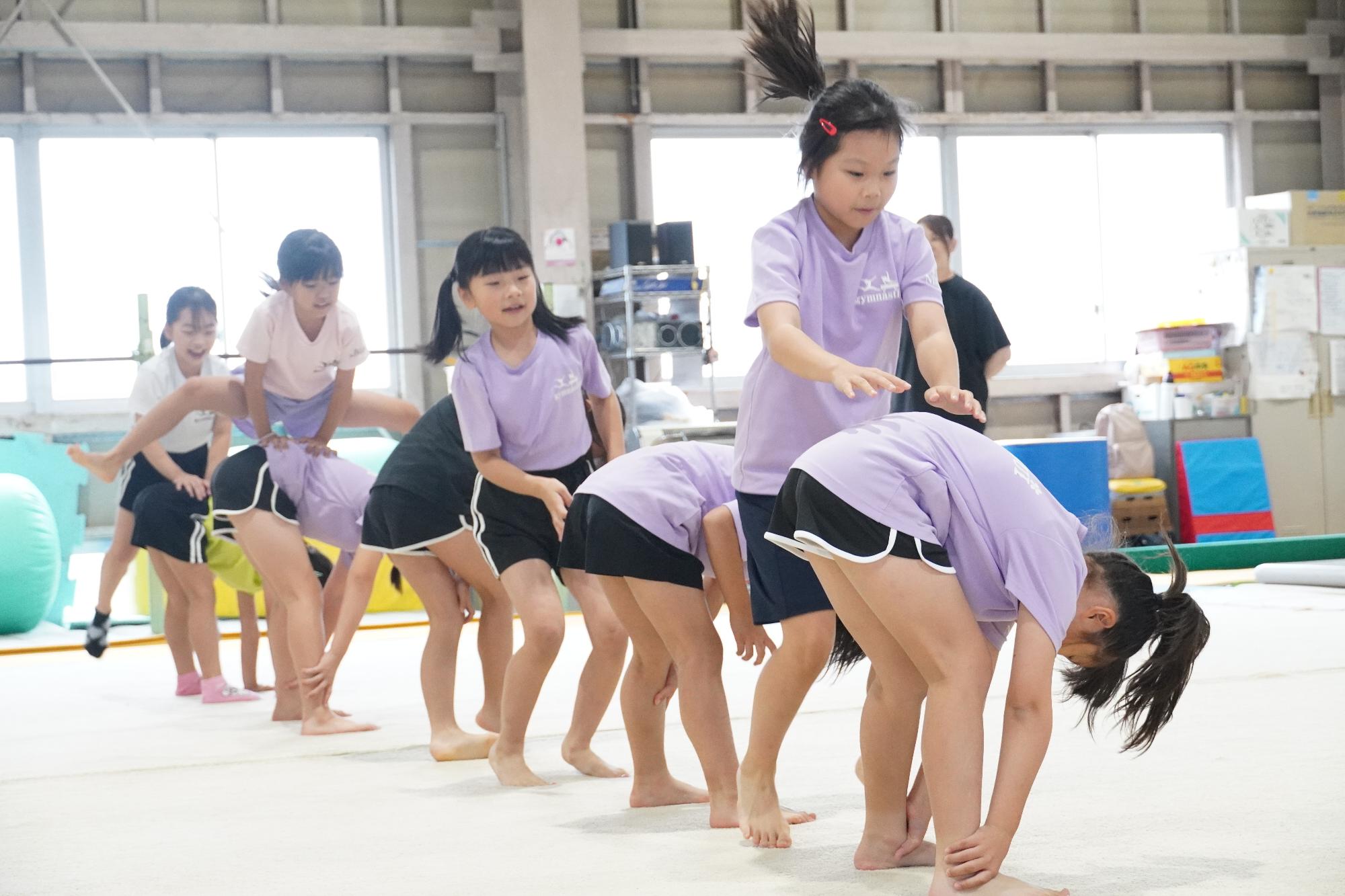 基礎種目リレーをする様子