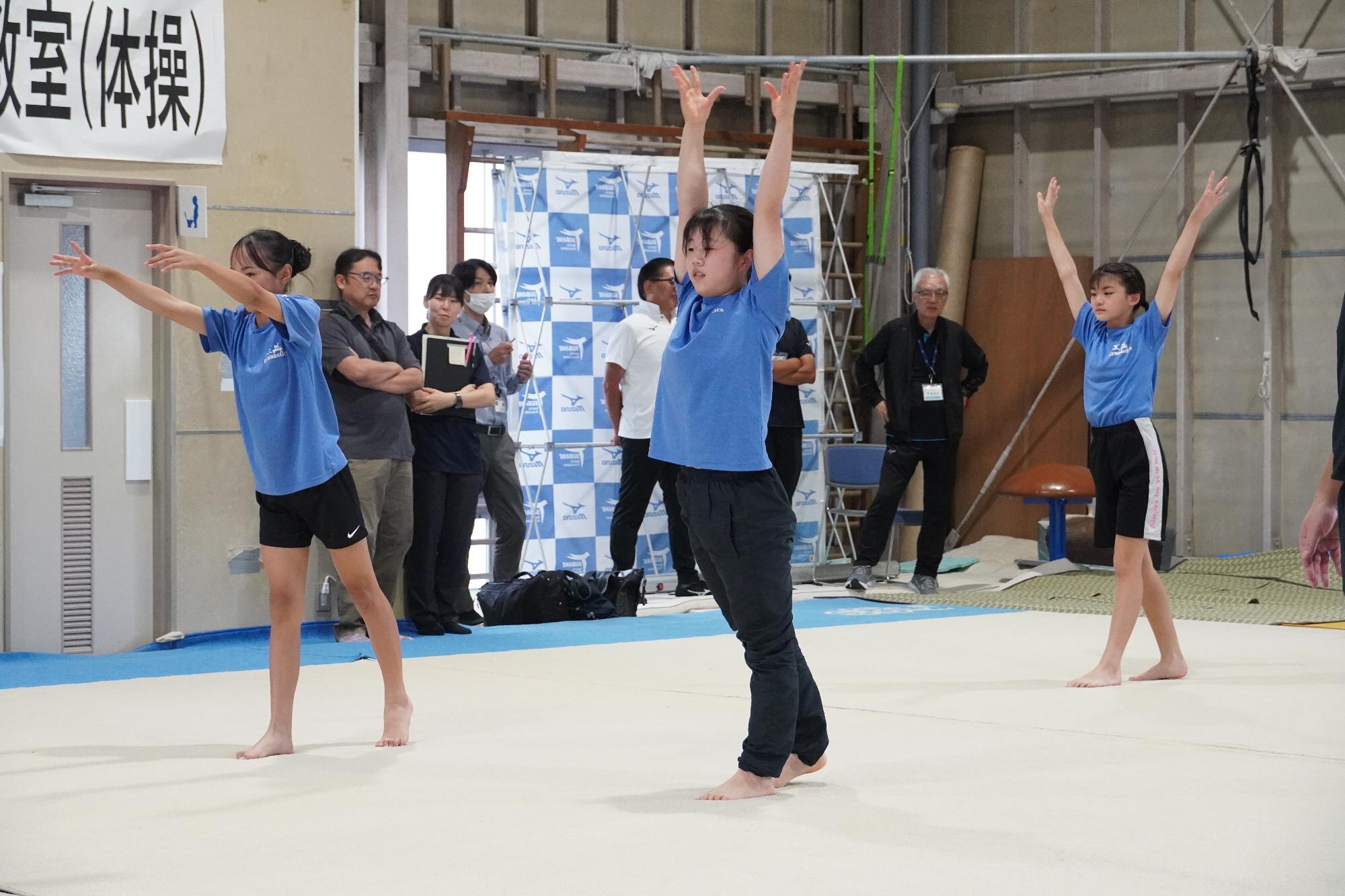 基礎種目リレーをする様子