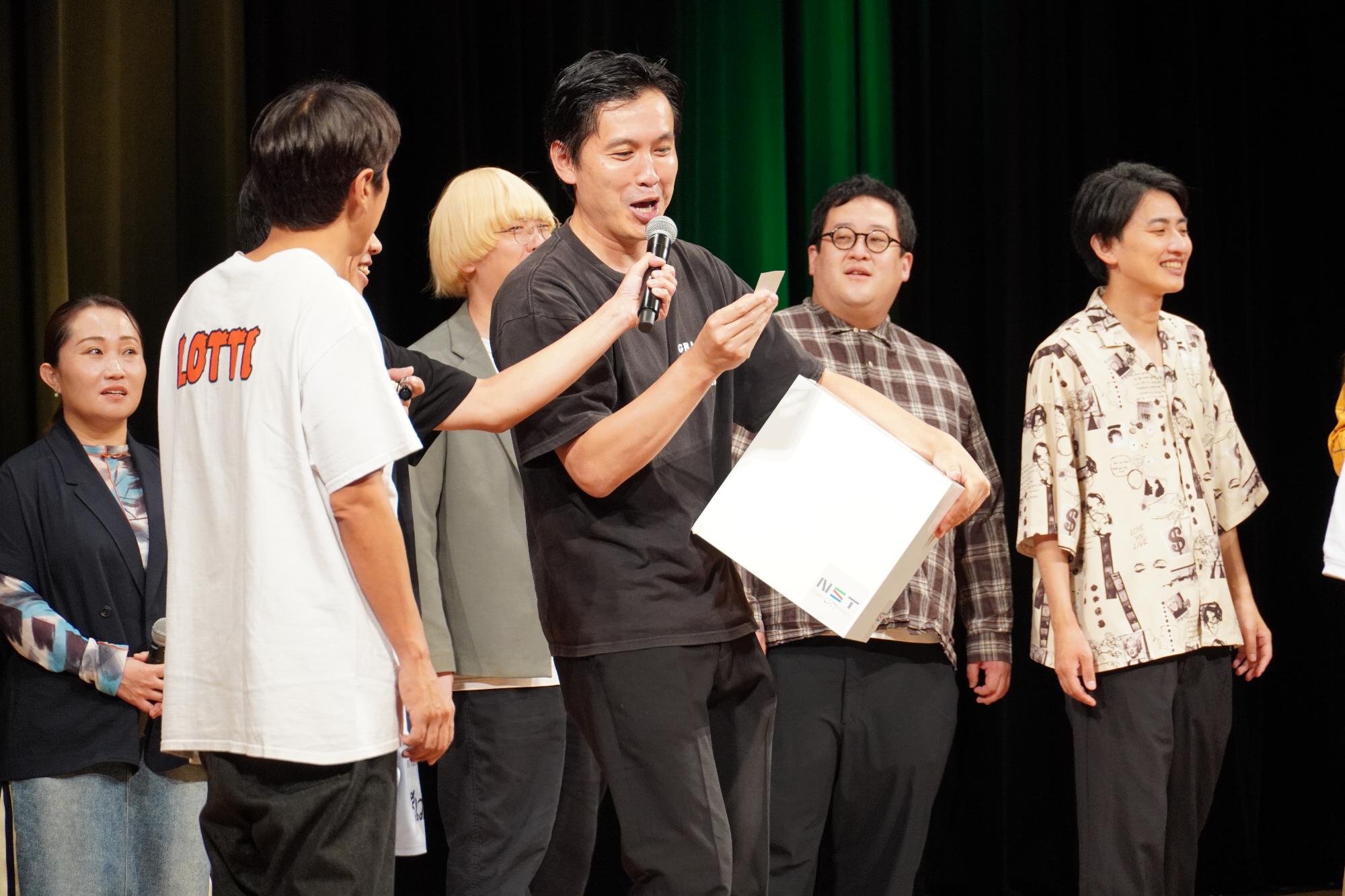 出演芸人全員でのトーク