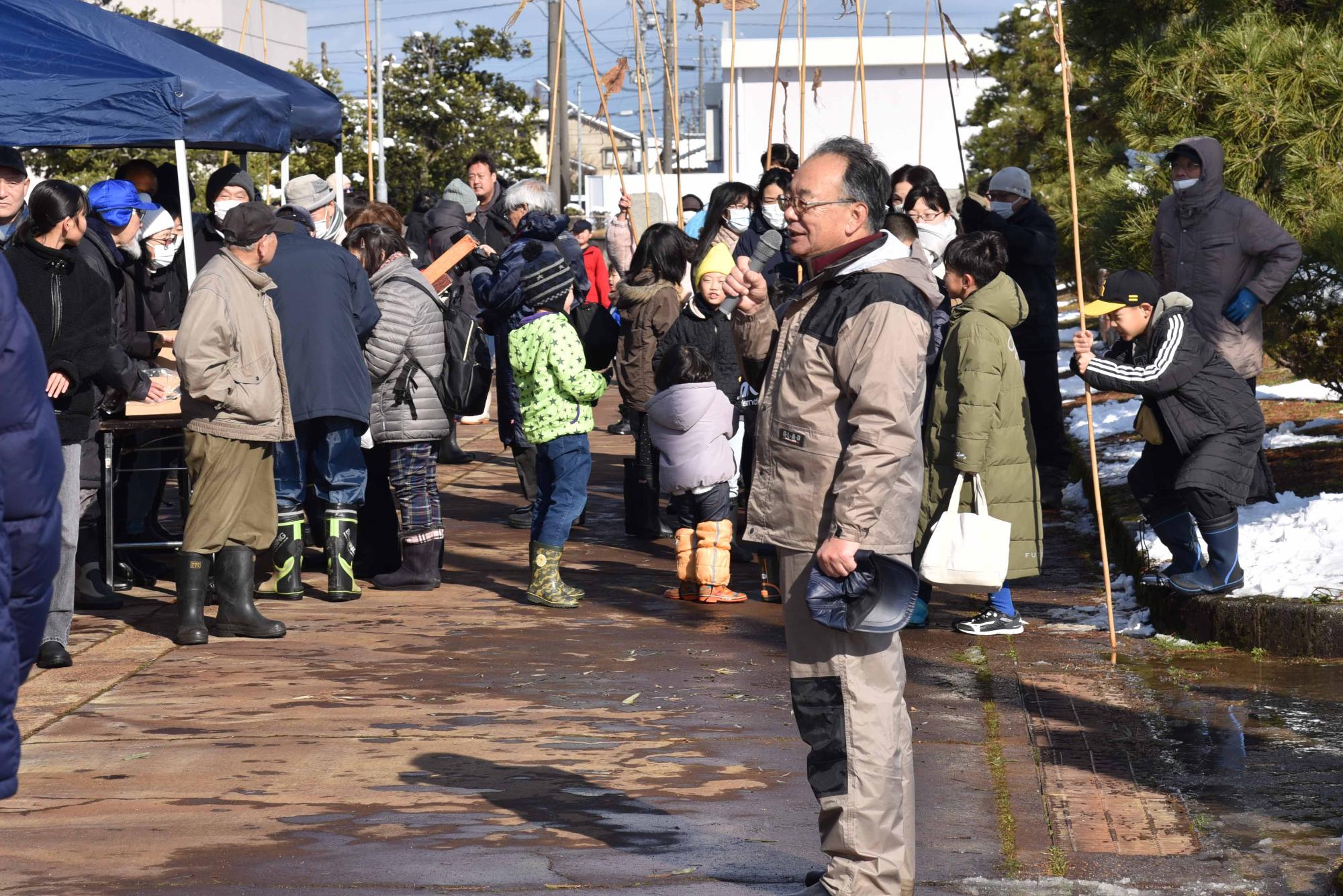 挨拶をする粟生津地区協議会の今井会長