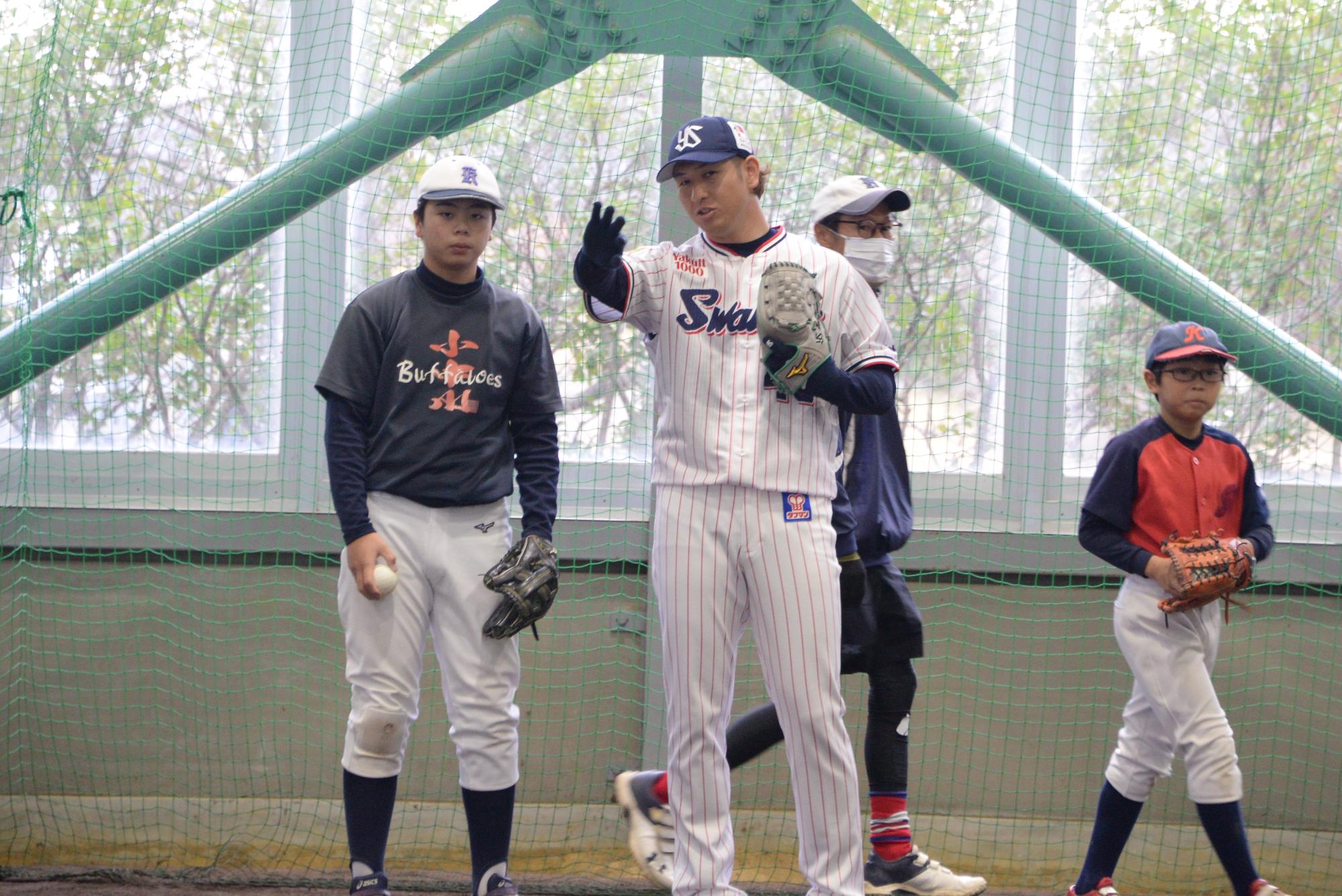 小澤選手から指導を受ける小学生