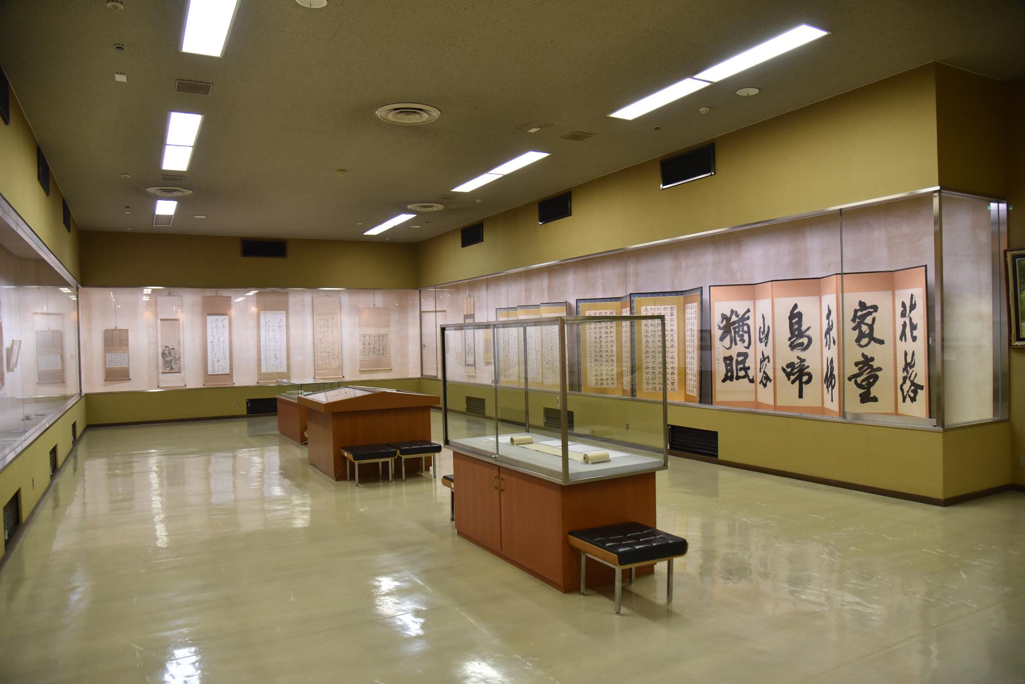 分水良寛史料館の展示室