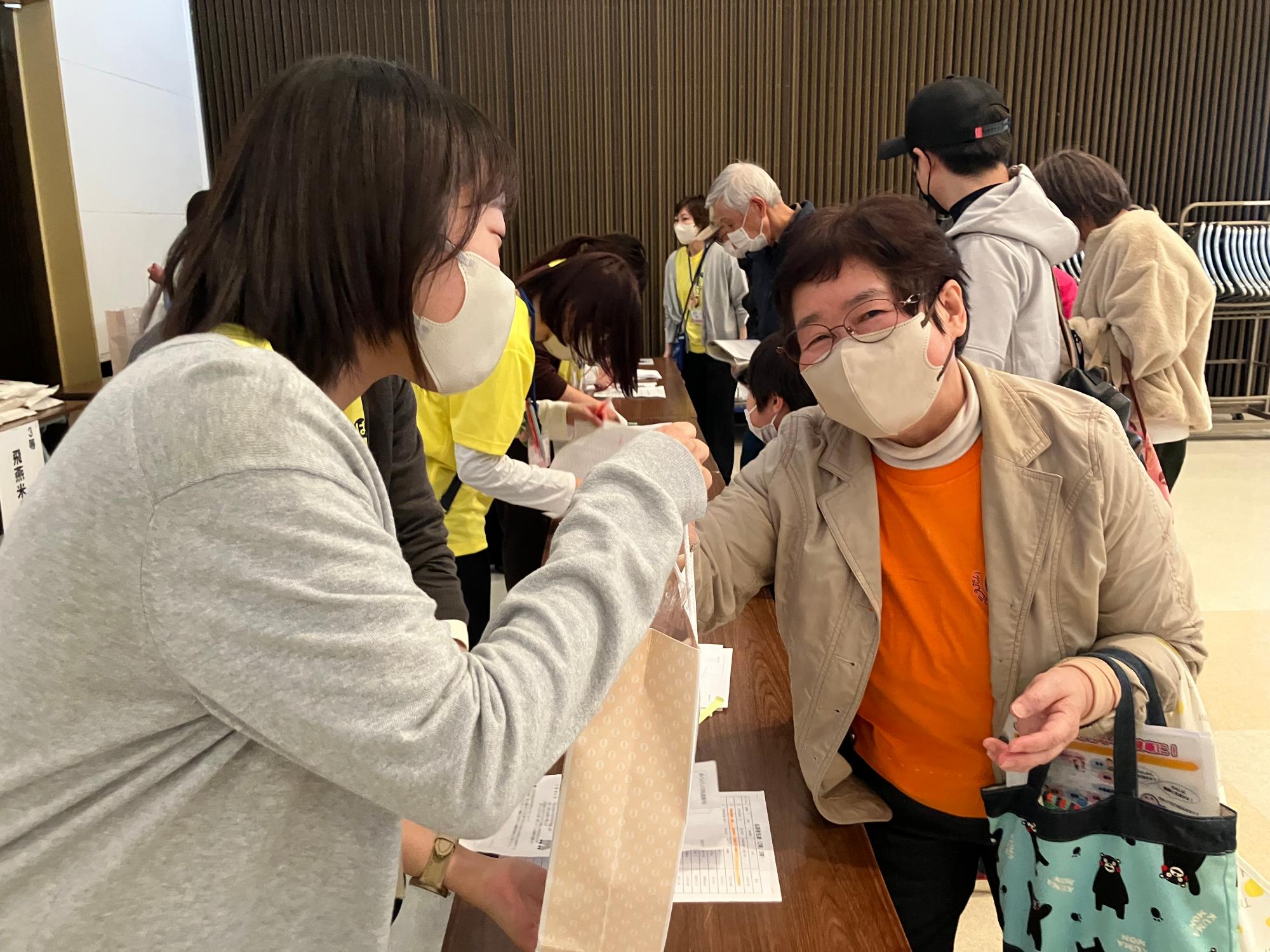 当選者へお渡し