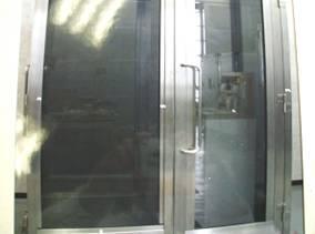 ATMシールドルームのドア部分の写真