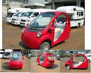 有限会社加藤モーターの赤色の一人乗り電気自動車の写真