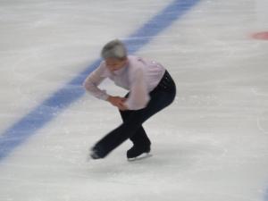 スケートの演技をする男性の写真