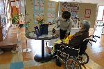 高齢者福祉施設での展示の様子