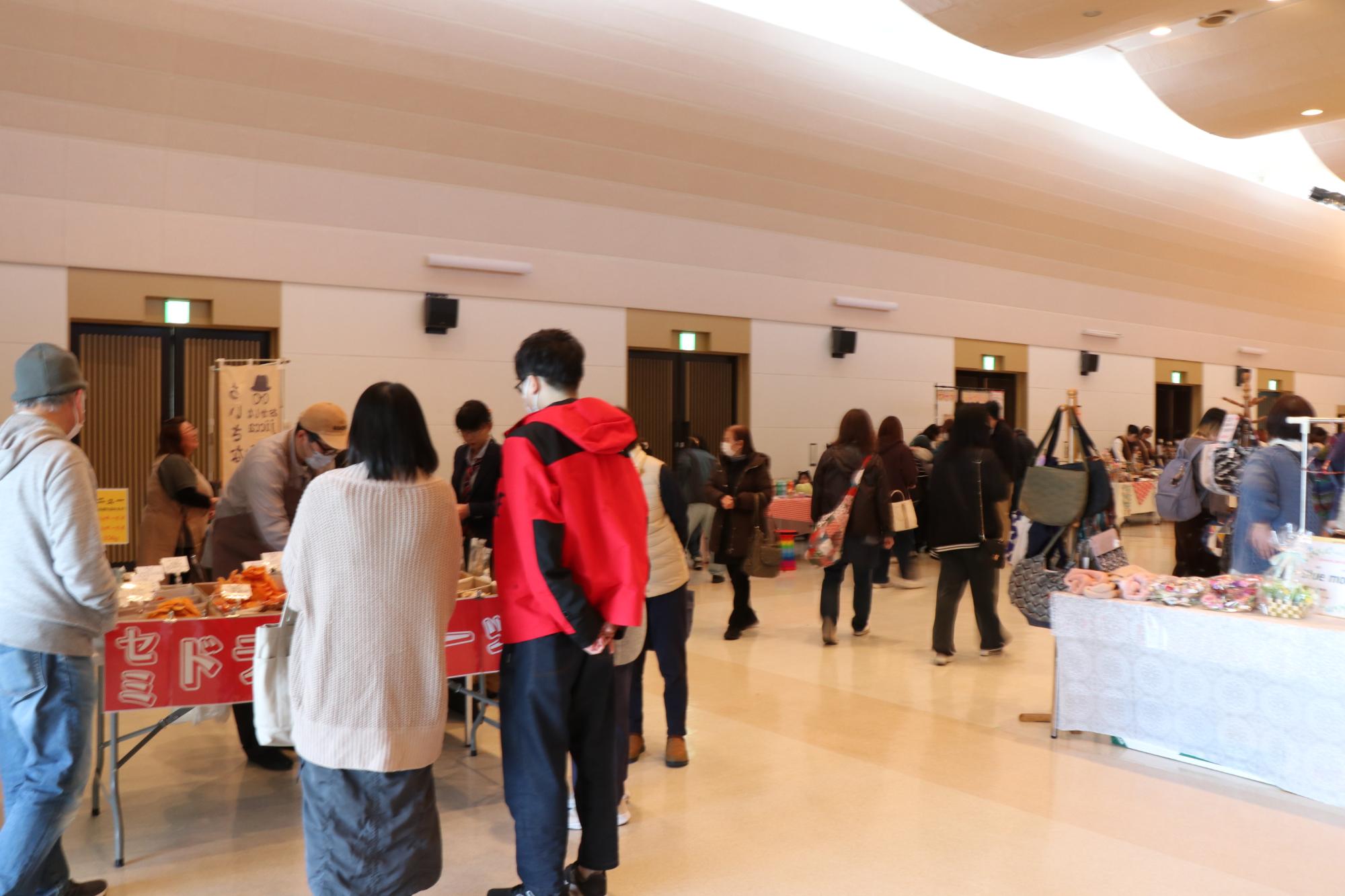 ツバメルシェcomecomeニャンデミック＿開催風景02