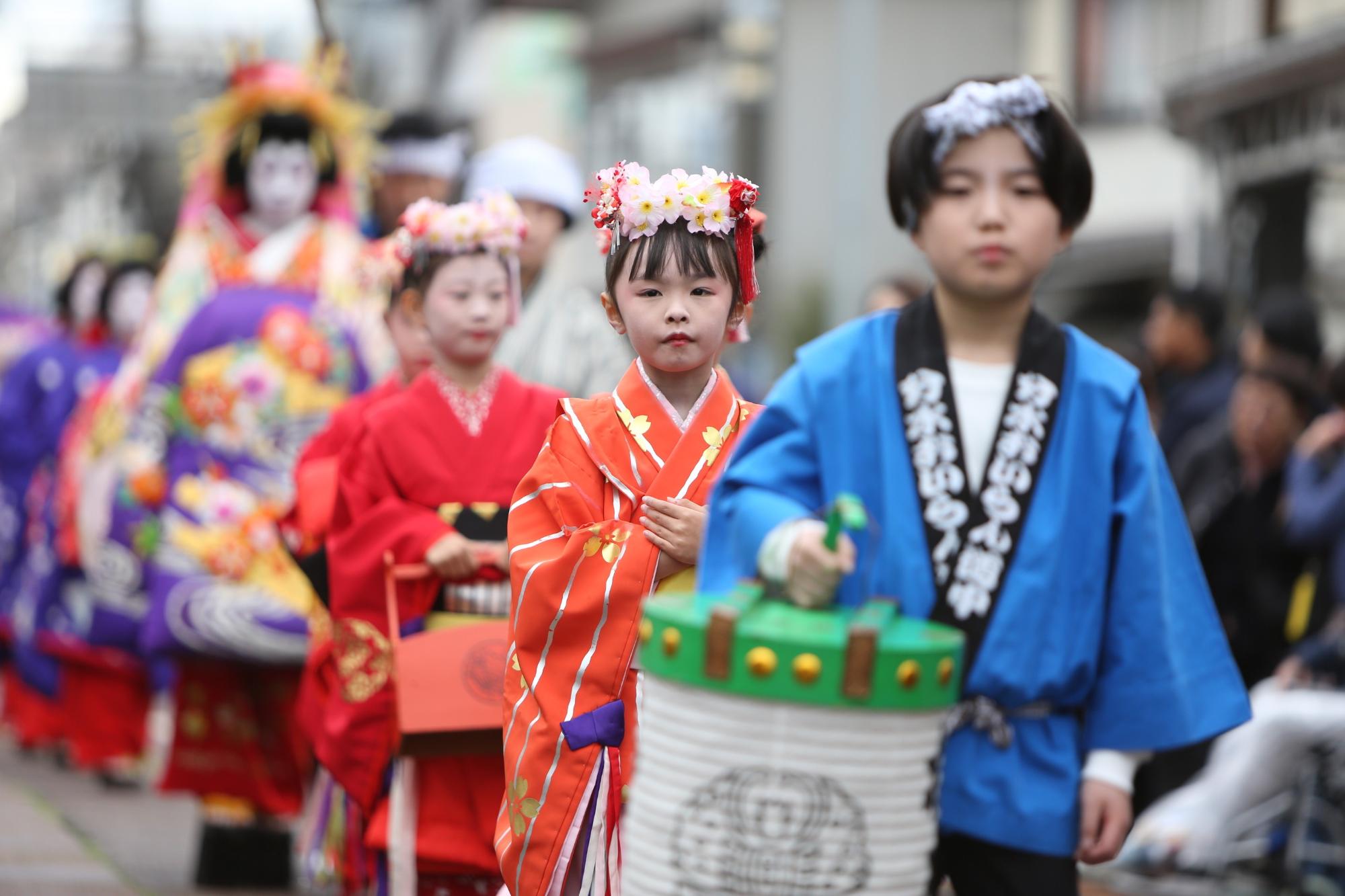 2025分水おいらん道中の様子1