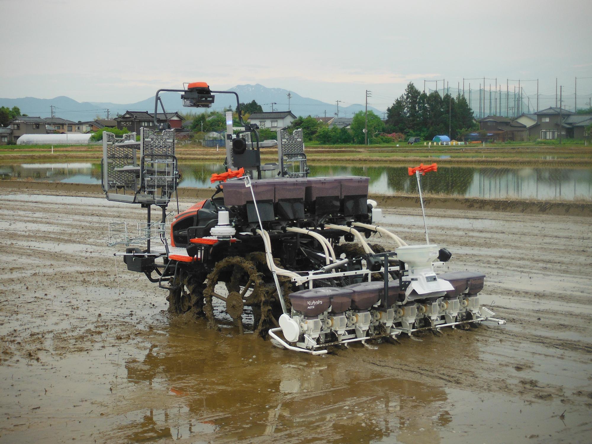 無人播種機による播種作業