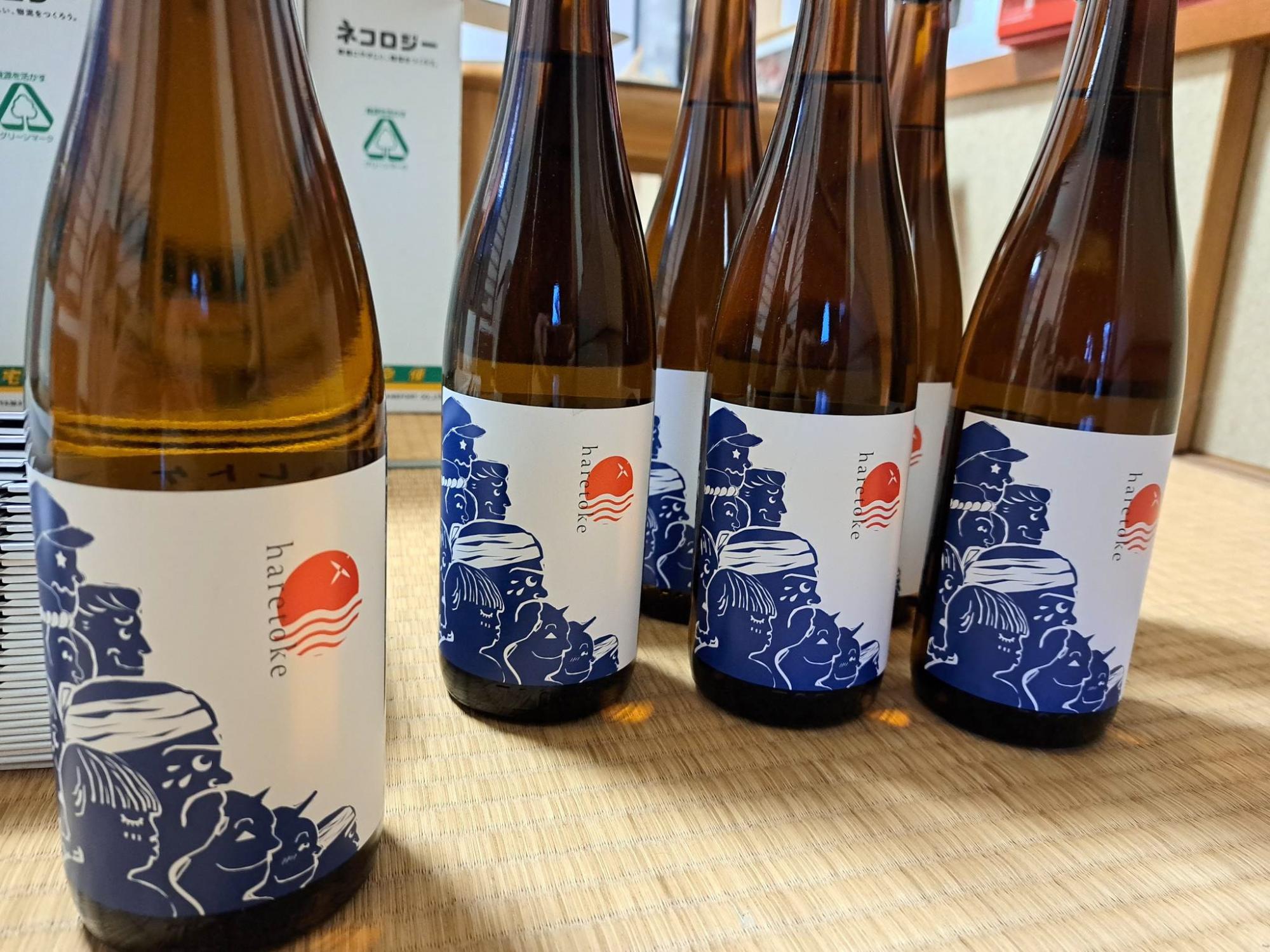 ずらりと並んだ日本酒ハレトケ