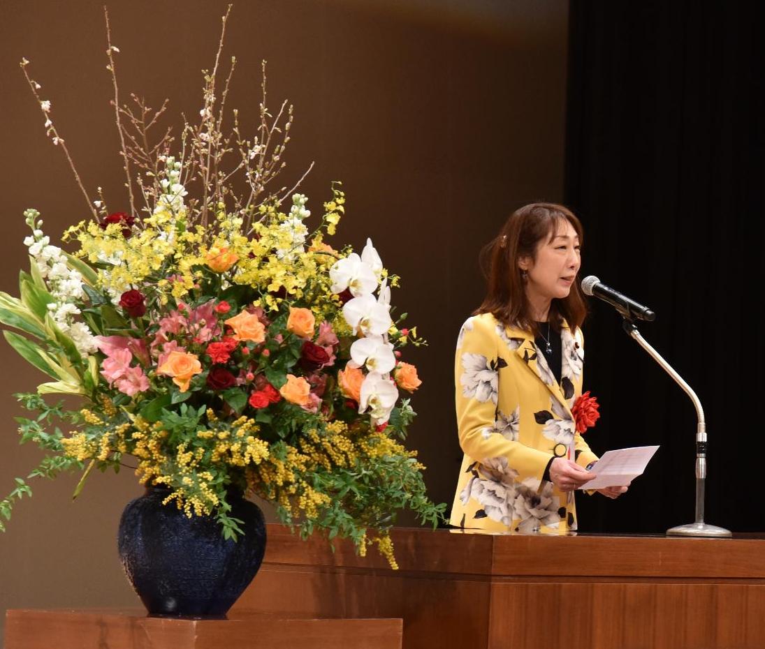 菊田真紀子議員の挨拶の様子