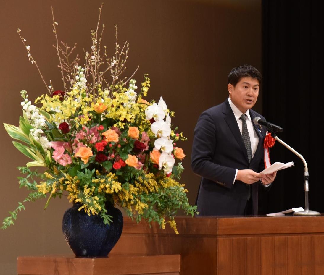 小林一大議員の挨拶の様子