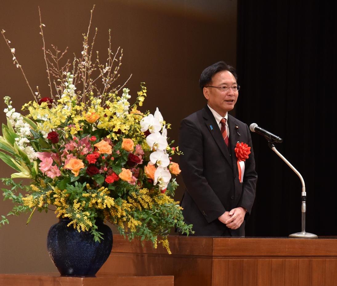 国定議員の挨拶の写真