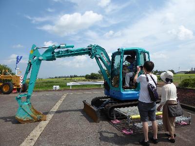 下水道フェア2019のときの働く車乗車体験の様子