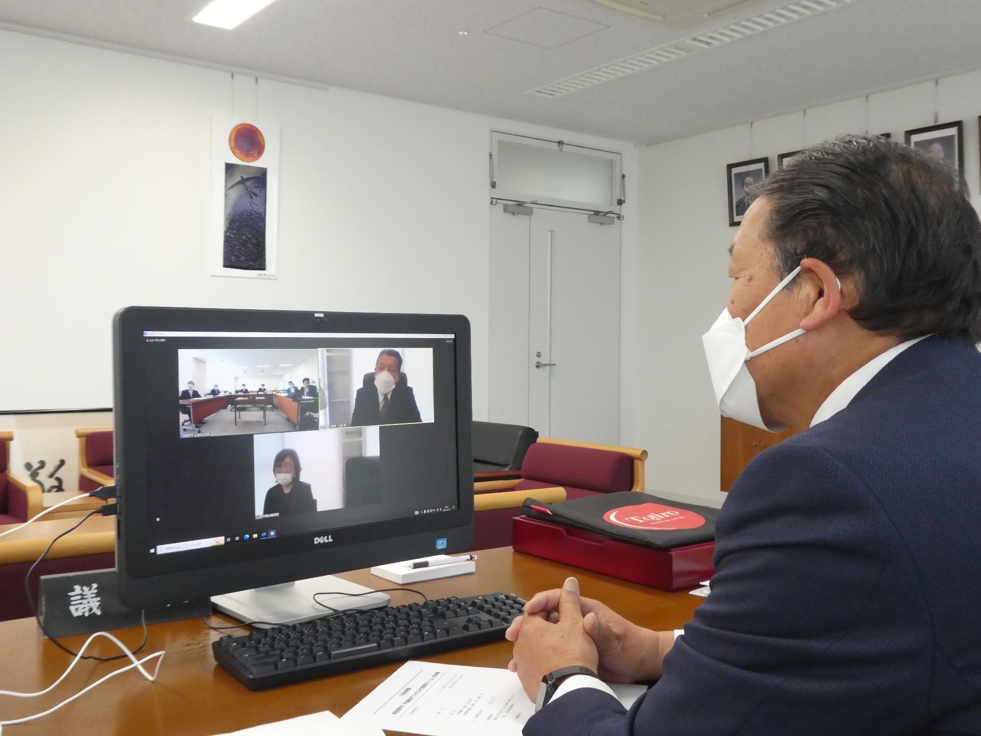 阿賀野市議会オンライン視察研修の様子