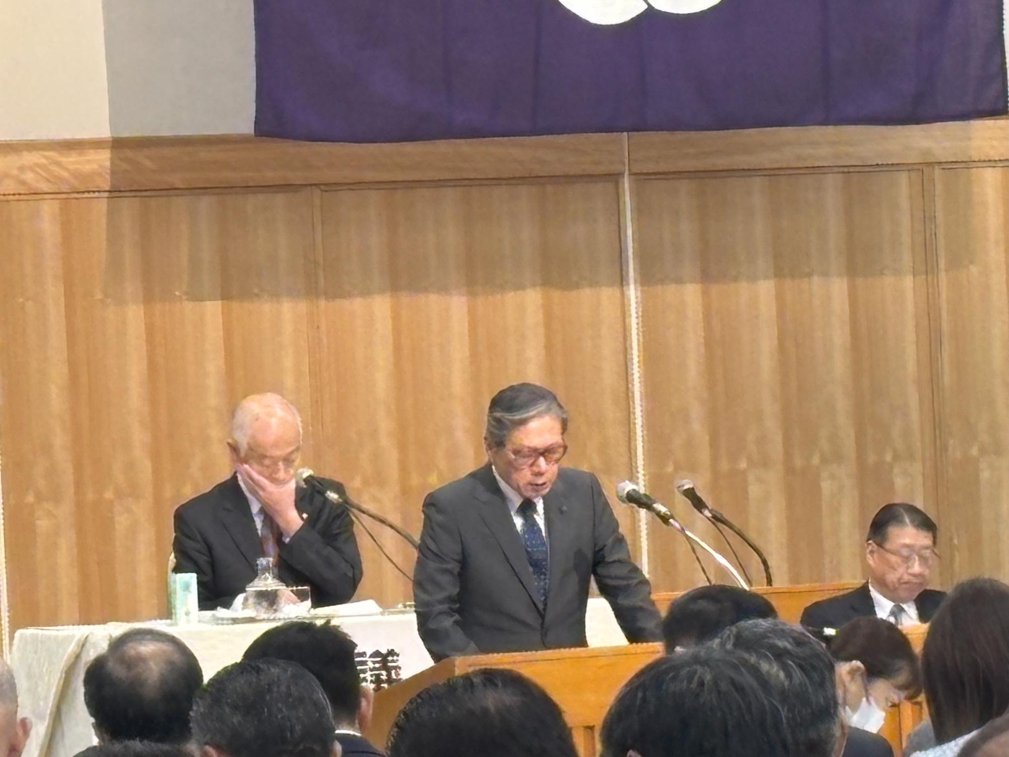 報告を行う議長