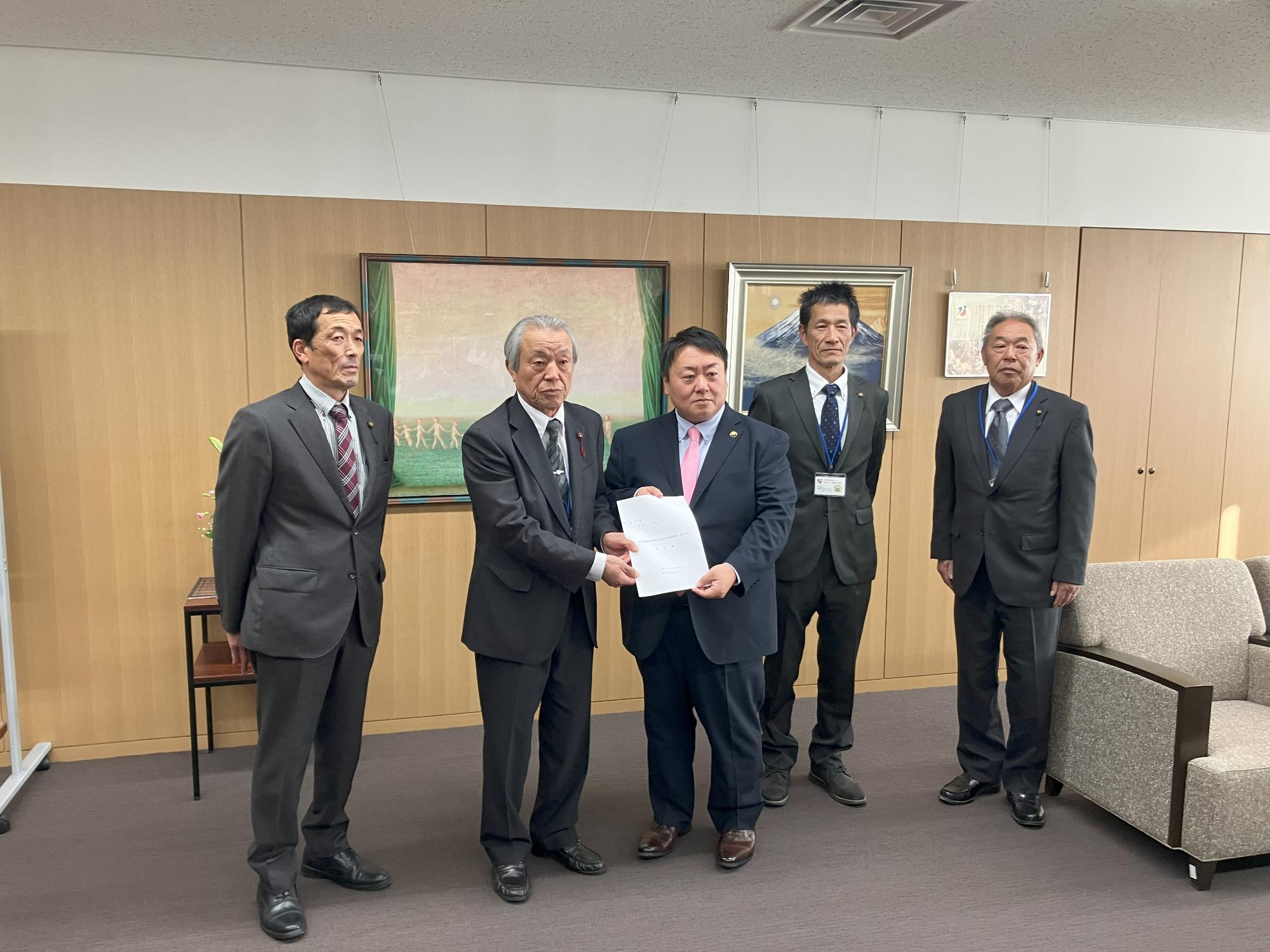 令和7年度意見書提出の様子1