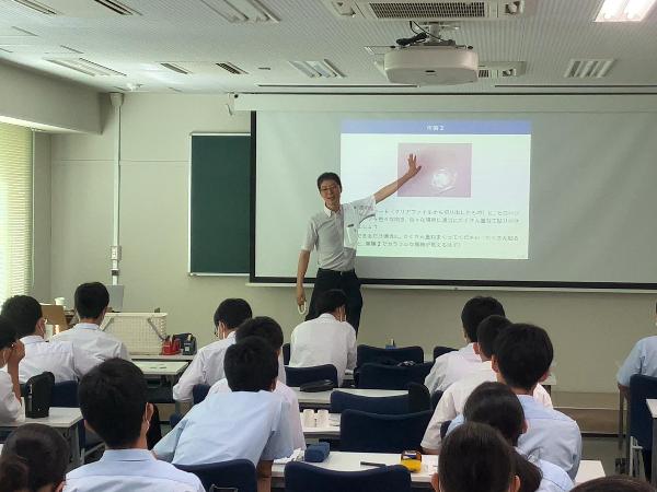 令和5年度中学生理数系トップランナー講座の様子