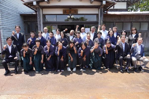 長善館学習塾の開講式の集合写真