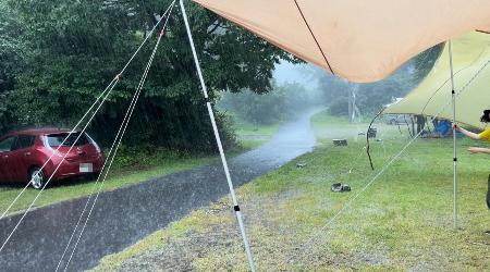長善館学習塾キャンプの大雨の様子