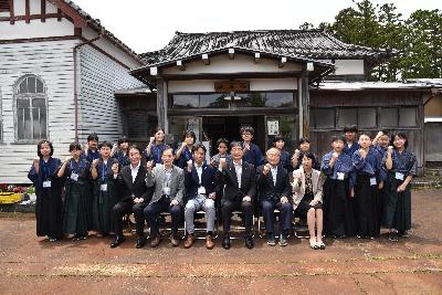 長善館学習塾開講式の集合写真の様子