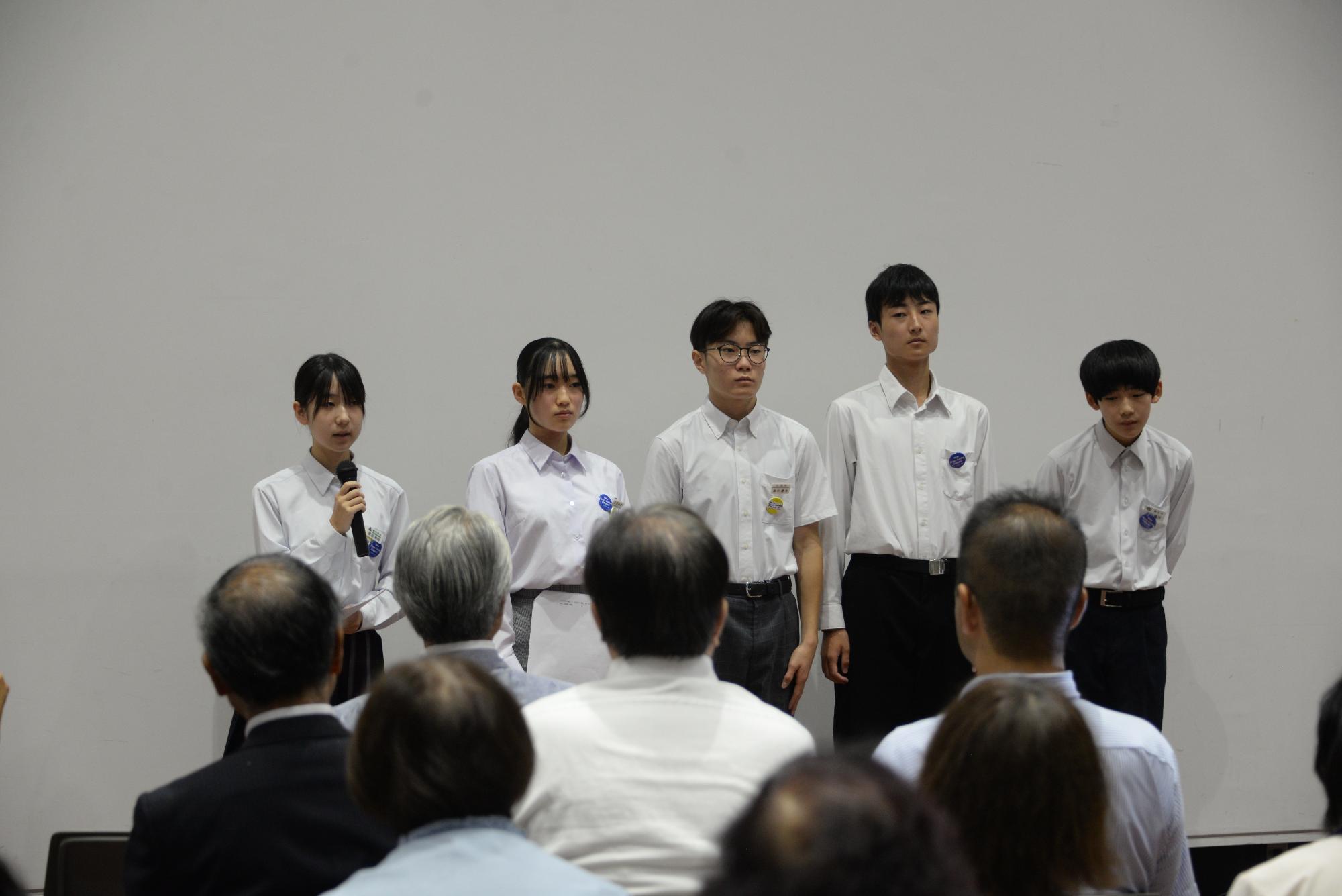 報告会の様子