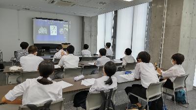 令和4年度燕市中学生理数系トップランナー講座の様子