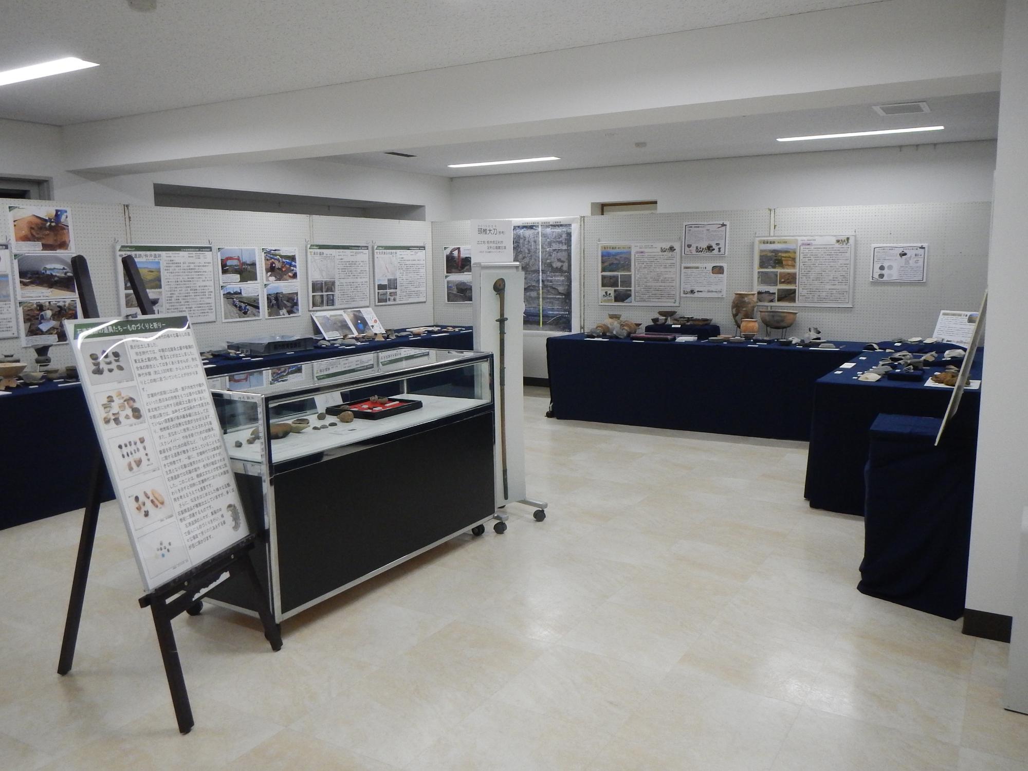 燕市遺跡出土品展展示風景