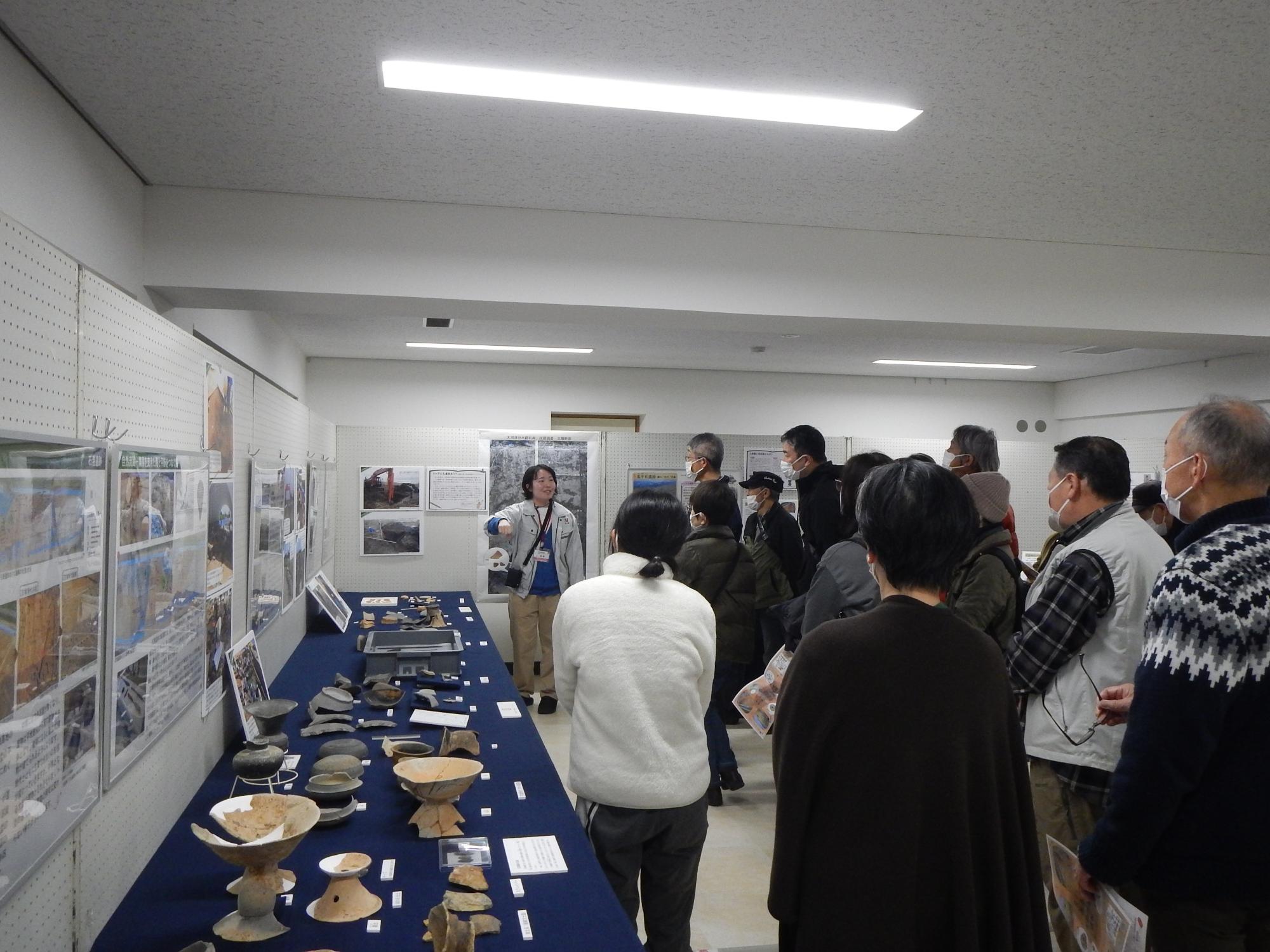 展示解説会の様子