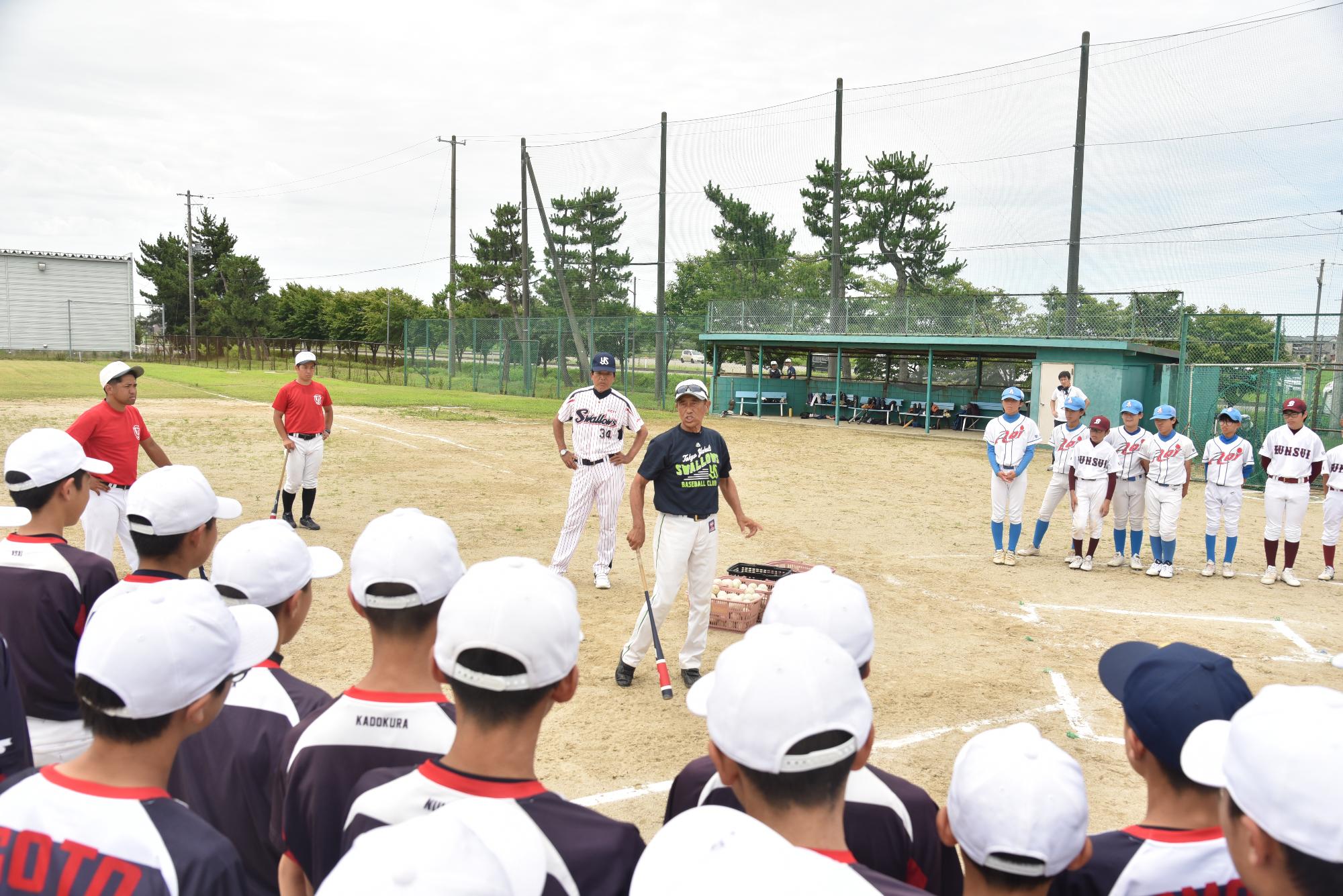 野球教室実技指導の様子