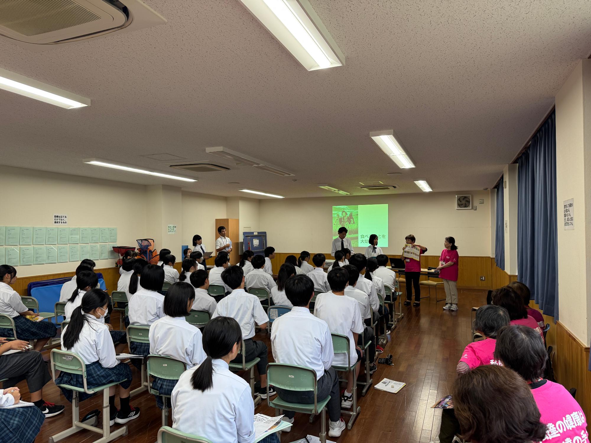 小池中でのセミナー写真