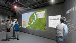 史料館で展示物の地図を見ている人たちの写真
