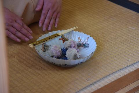 藤の花を連想させるということで用意されたお茶菓子