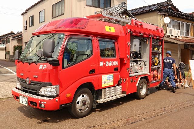 穀町で行われた緊急車両や特殊車両の展示会で、展示されていた消防車の写真