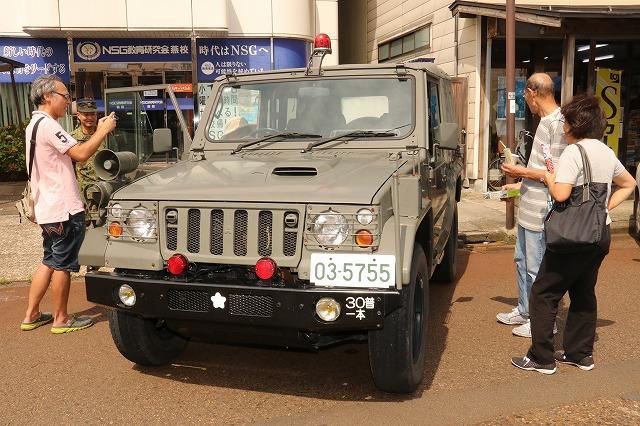 穀町で行われた緊急車両や特殊車両の展示会で、自衛隊の特殊車両の撮影会の写真