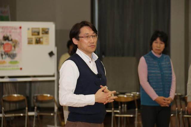 講演会・体験会が終わり、運動持続の重要性を話す大藏倫博氏の写真