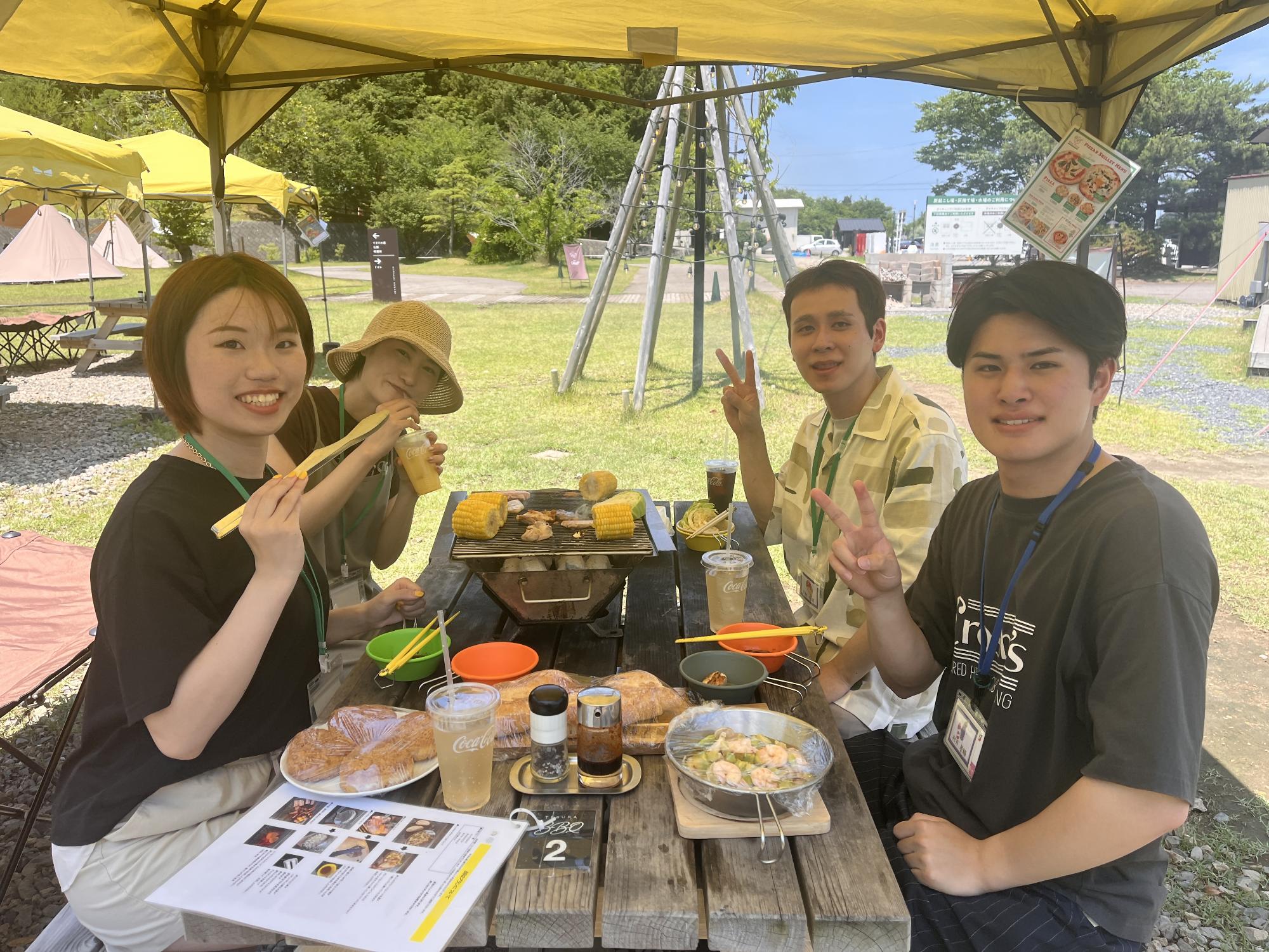 別の席でもBBQ楽しみ中