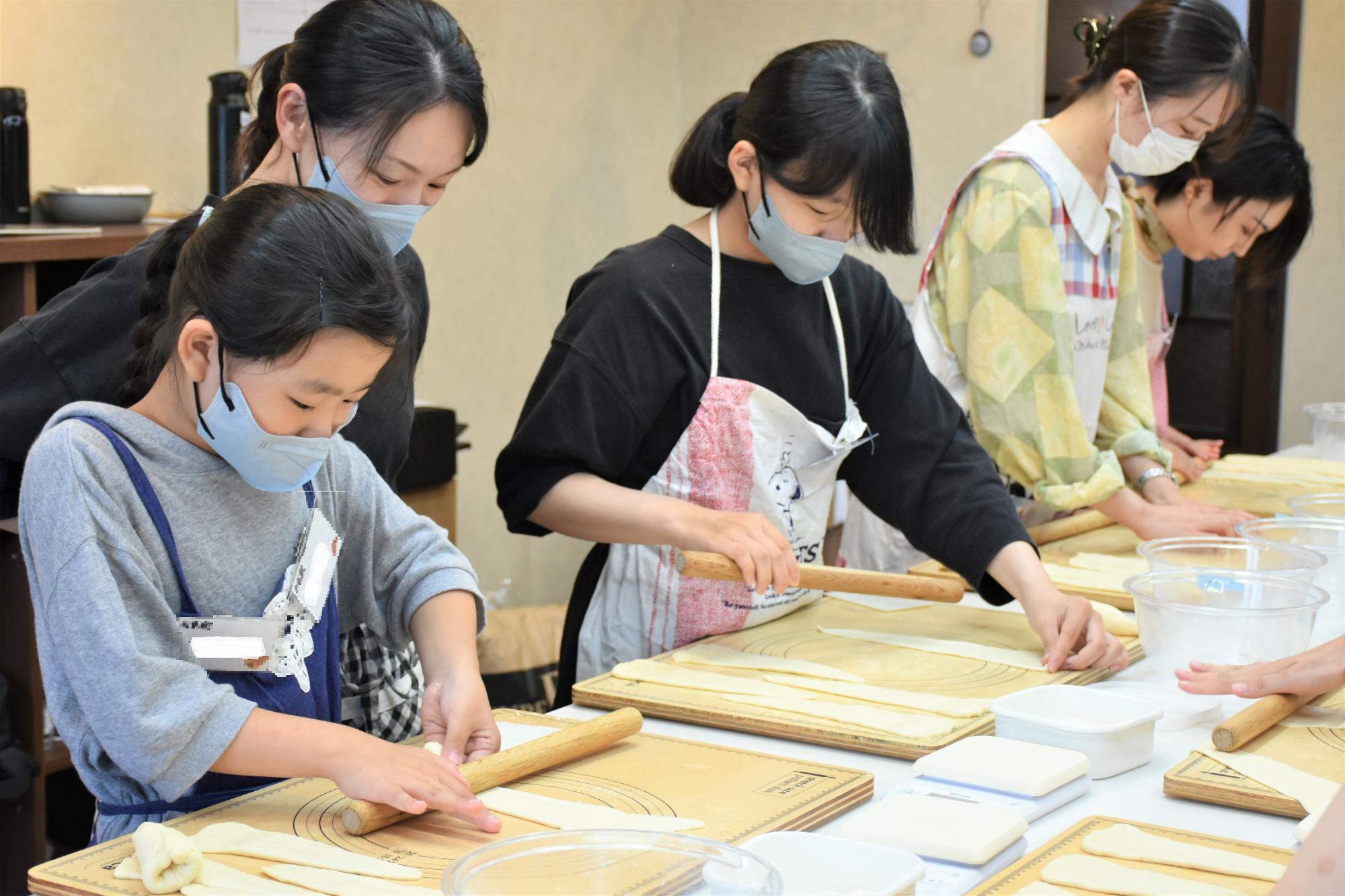 親子でパン作りに参加