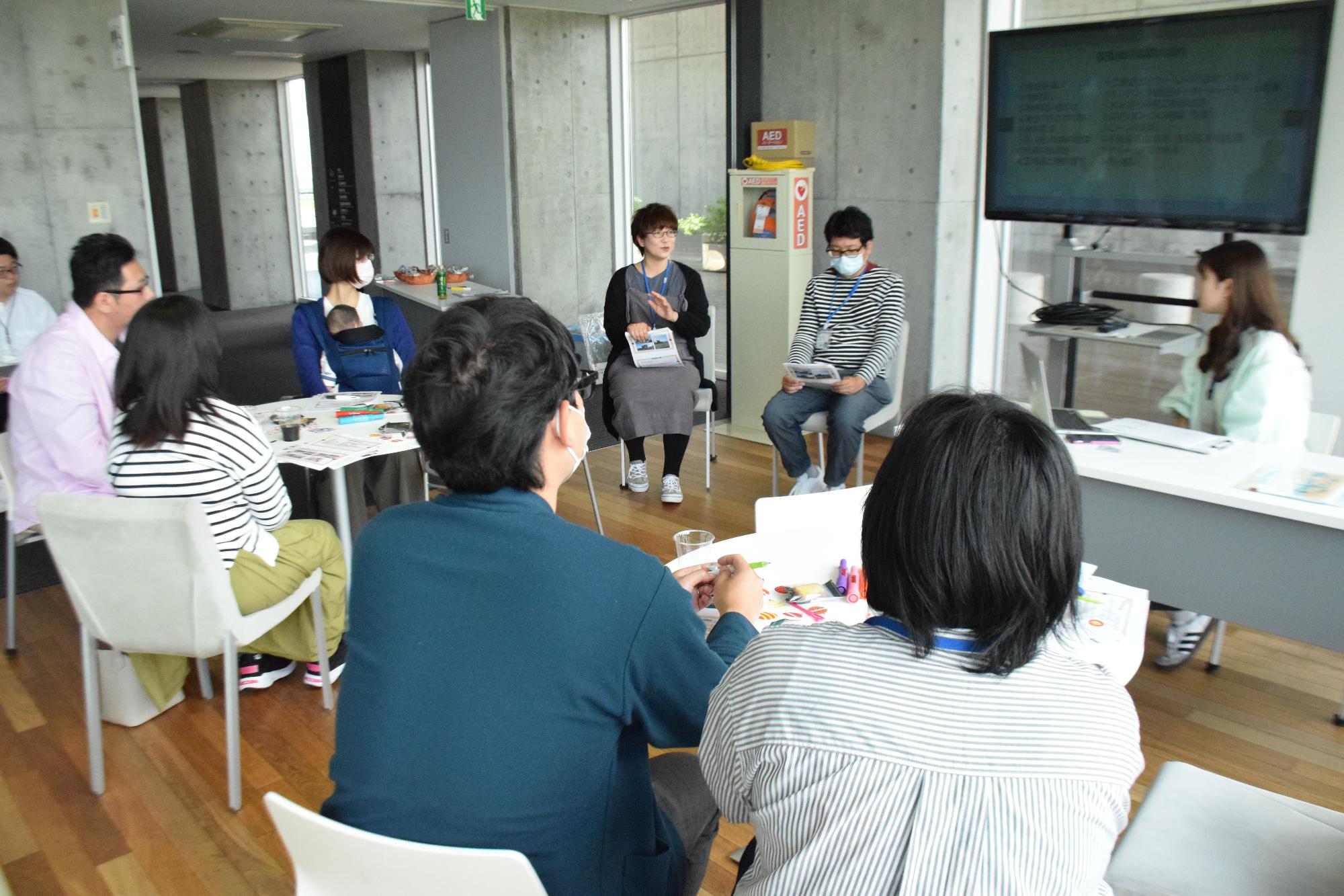 利用されているかたにインタビュー中