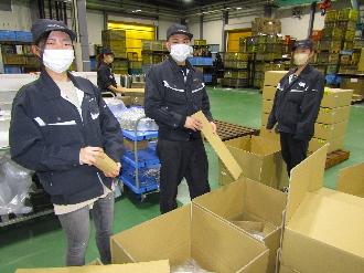 作業中の社員の皆さん